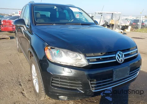2014 Volkswagen Touareg 3.6L Sport z USA, uszkodzony, nr VIN WVGEF9BP6ED005878